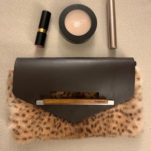 *last chance* NWOT august leather clutch San Remo